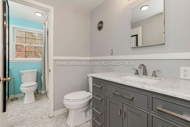 Building Photo - Ready for immediate move-in!