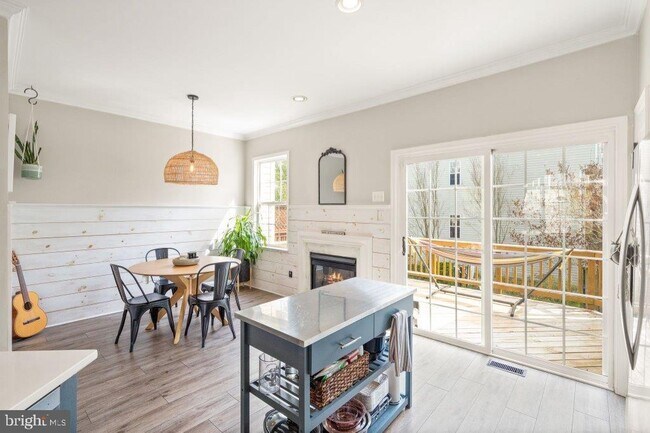 Building Photo - 10136 Pale Rose Loop
