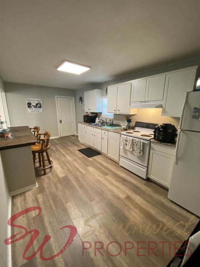 Building Photo - Perfect 1 Bed / 1 Bath Apartment (Single Occupancy Only)