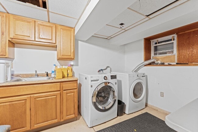 Building Photo - 44 BOORAEM Ave