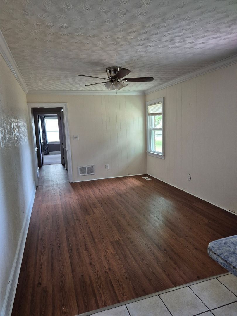 Building Photo - 258 Prince Charles Dr
