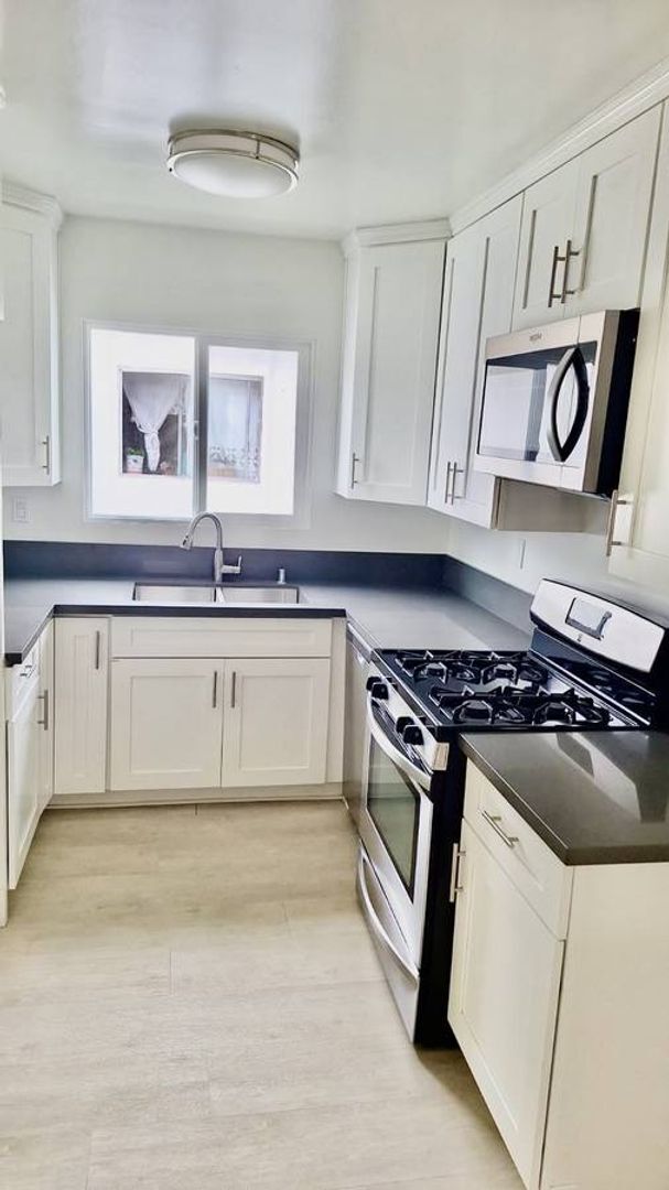 Interior Photo - 1549 W 224th St