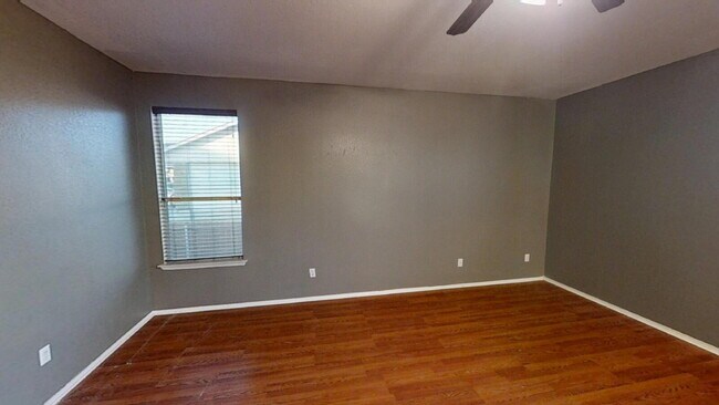 Building Photo - "Spacious 4-Bedroom Gem with 2.5 Baths and...