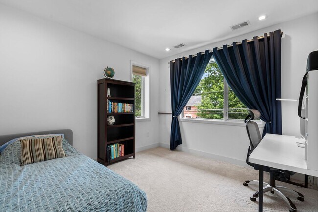 Building Photo - 5 Bed 4.5 Bath - Bethesda Contemporary Home