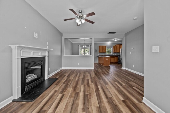 Building Photo - Welcome to Southwest Plantation!