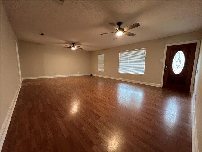 Building Photo - 795 Vogel Dr