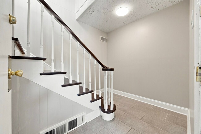 Building Photo - 4904 W Gunnison St