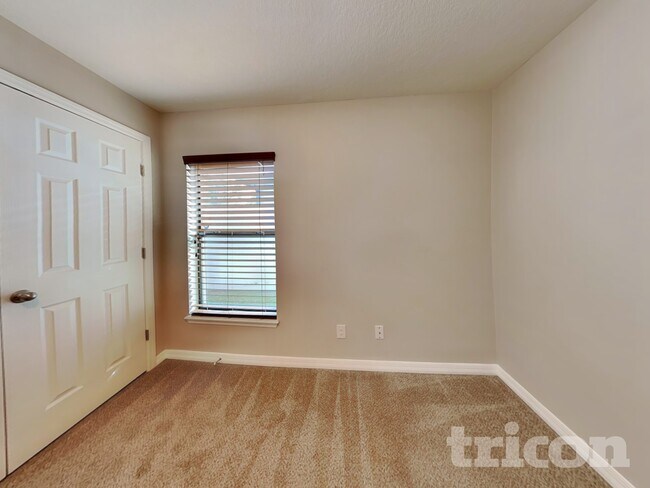 Building Photo - 591 Swallowtail Dr