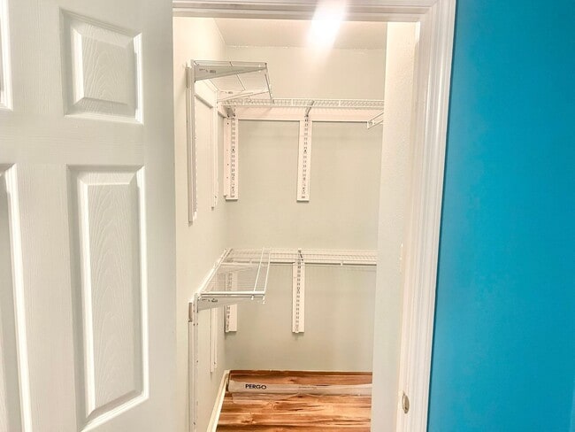 Building Photo - Charming 3BR Townhouse Near Shopping & Doctors Hospital