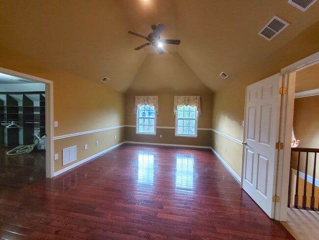 Building Photo - Beautiful, large home with finished baseme...