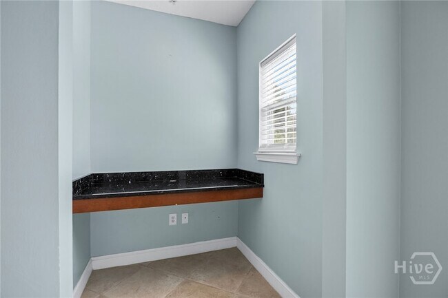 Building Photo - 2208 Walden Park Dr