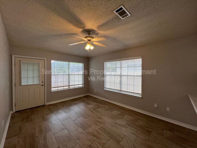 Building Photo - 174 Wildflower Ln