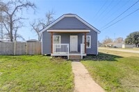 Building Photo - 225 Pecan St
