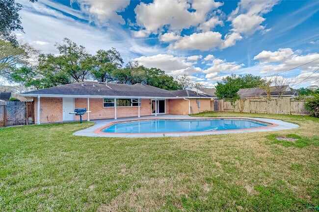 Building Photo - 5007 Cheena Dr