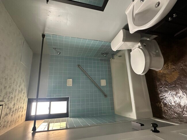 Building Photo - 702 Wilkinson Blvd