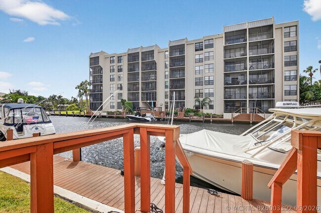 Building Photo - 8 Royal Palm Way