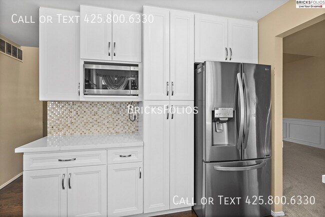 Building Photo - Luxurious 5-bedroom home in Sammamish with...