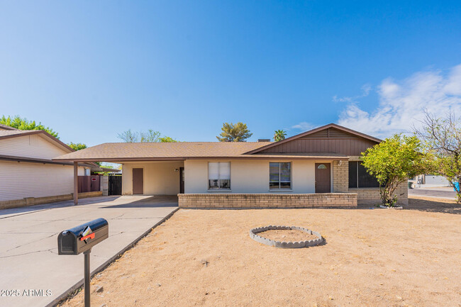 Building Photo - 2019 W Wescott Dr