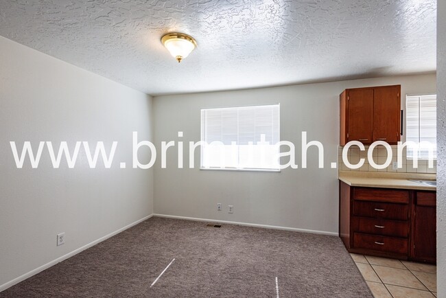 Building Photo - 646 E 5640 S