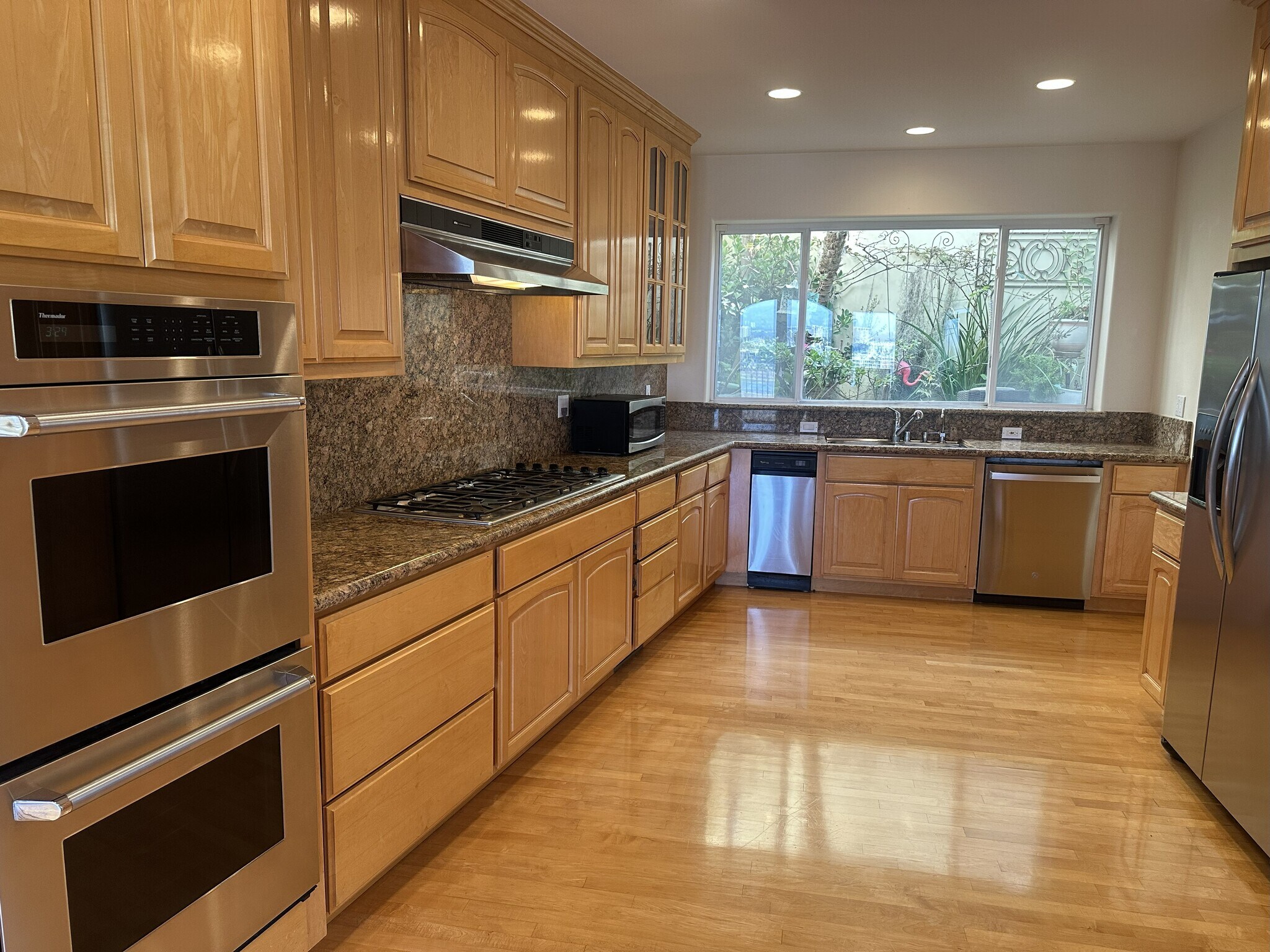 Building Photo - 8120 Billowvista Dr