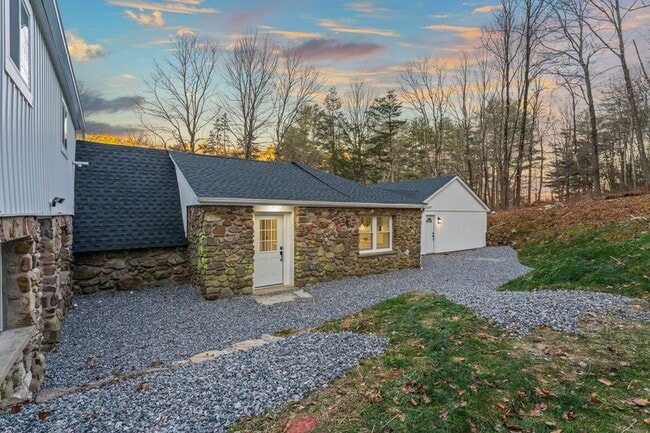 Building Photo - 45 Westledge Rd
