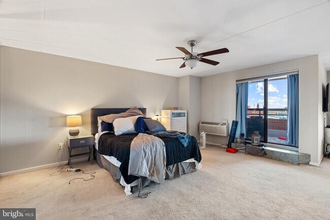 Building Photo - 200 Lombard St