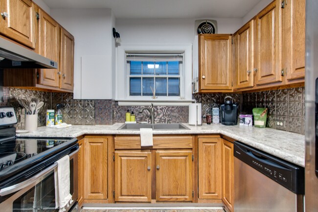 Building Photo - 131 S 39th St