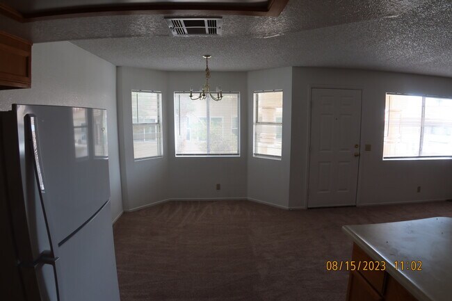 Building Photo - 921 Rockview Dr