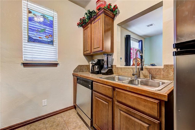 Building Photo - 1812 E Alameda St