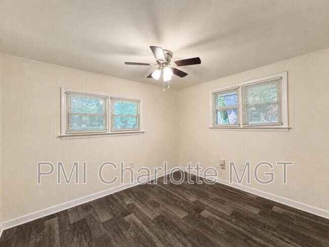 Building Photo - 318 Barrymore Dr