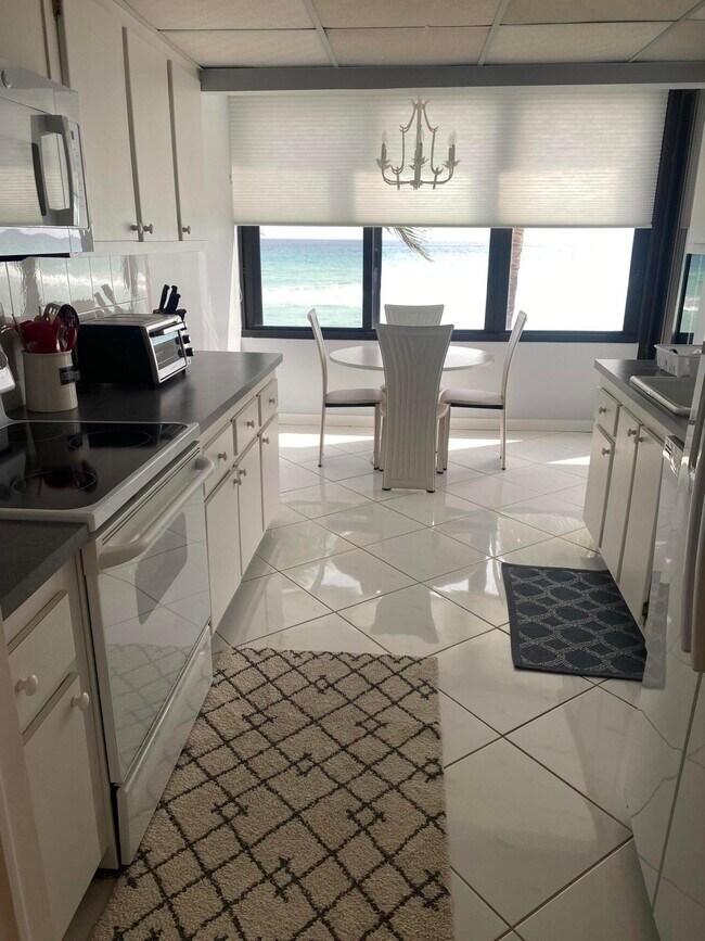 Building Photo - 3590 S Ocean Blvd