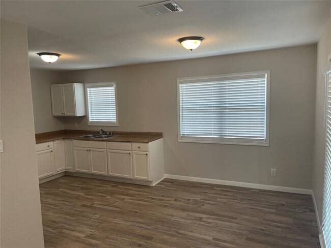 Building Photo - 146 Tupelo 2 N