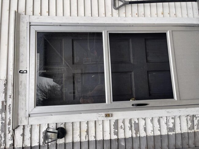 Primary Photo - 136 Pottsville St