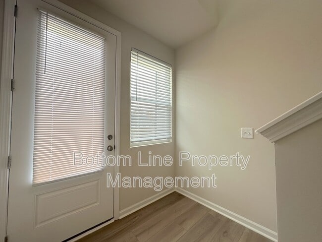 Building Photo - 3037 Hutton Gdns Ln