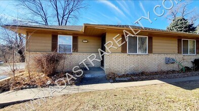 Building Photo - Nicely updated duplex near Kansas City schools-Coming SOON!!