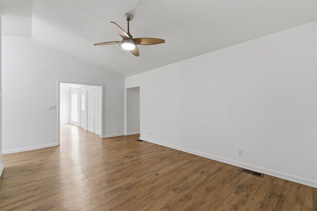 Building Photo - 105 Lazy Ike Ln