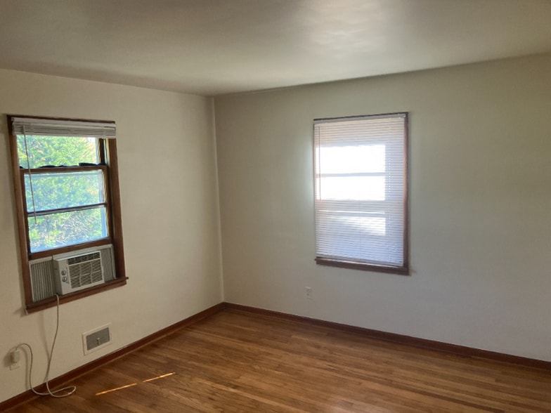 Building Photo - 2628 Lindsay Ave