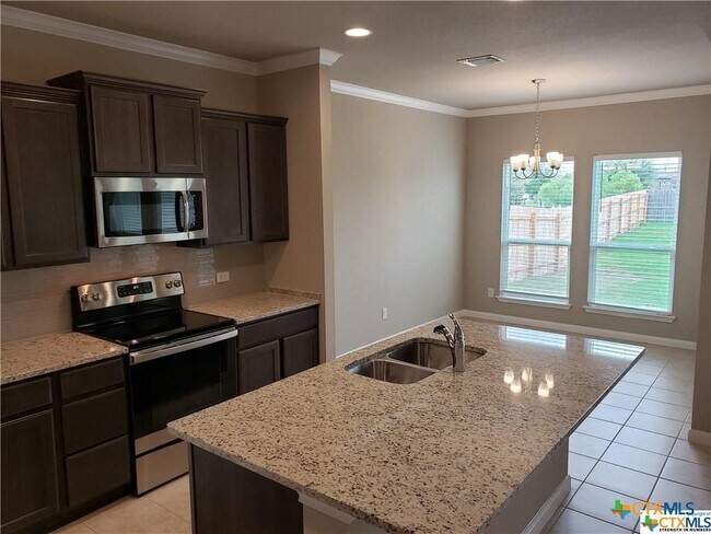 Building Photo - 6127 Fairburn