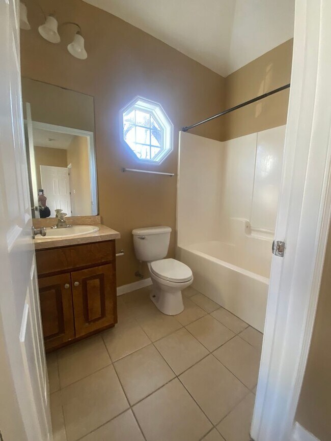 Building Photo - 812 20th St