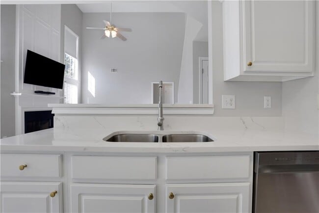 Building Photo - 617 Melilot Ln