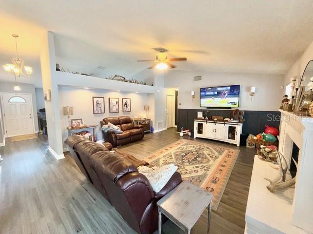 Building Photo - 219 Pebble Ct