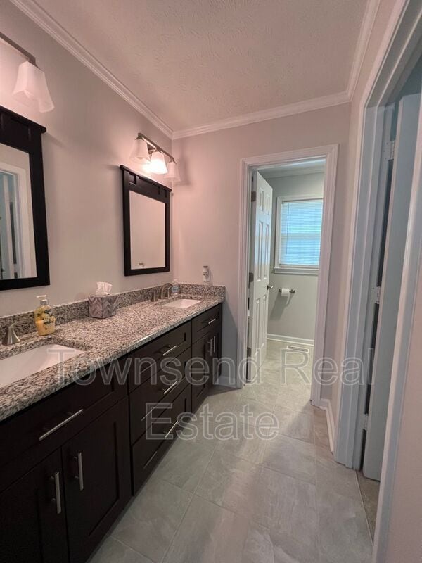 Building Photo - 303 Wagoner Dr