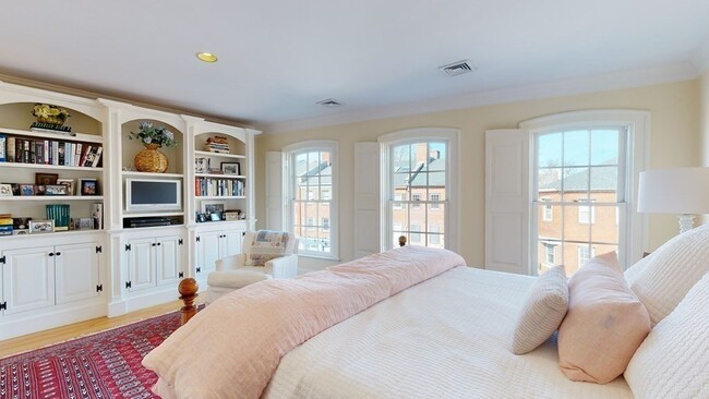 Building Photo - 39 State St