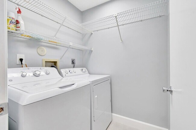 Building Photo - 14895 Builtmore Way