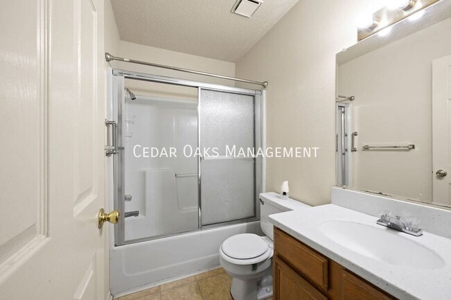 Building Photo - 5908 Sara St