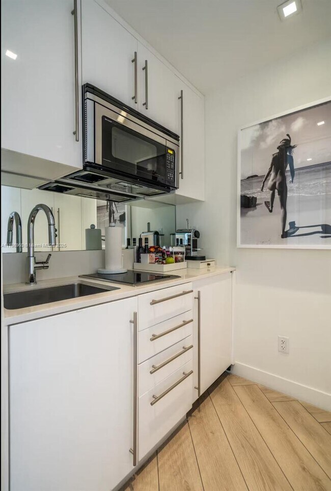 Building Photo - 2201 Collins Ave