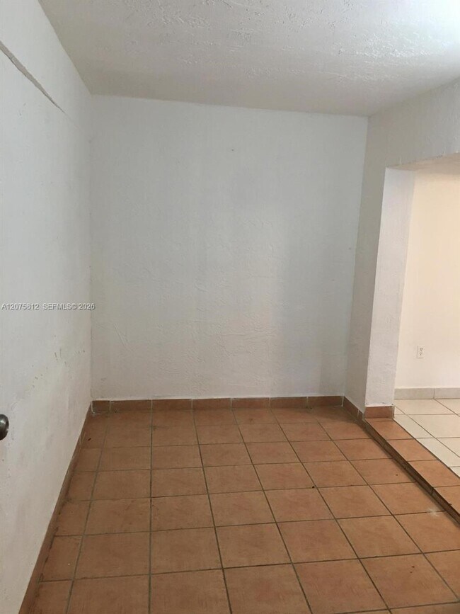 Building Photo - 669 W 80th St