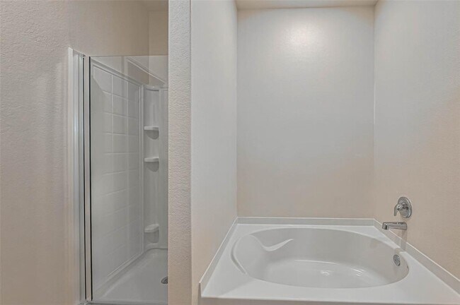 Building Photo - 553 Amberwood Pk Dr