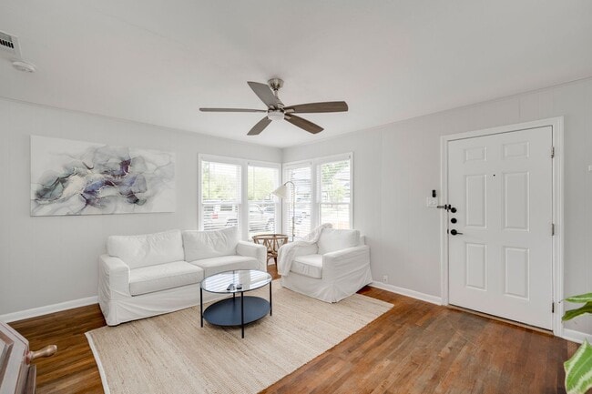 Building Photo - 5000 Lynndale Dr
