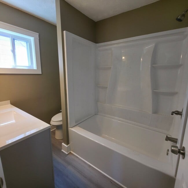 Building Photo - Cleveland Heights 3-Bed Single-Family